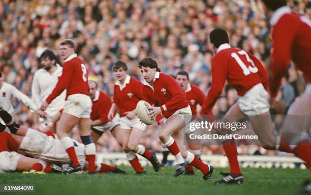 Wales fly half Jonathan Davies makes a break during the Five Nations Championship match against England at Twickenham on February 6, 1988 in London,...