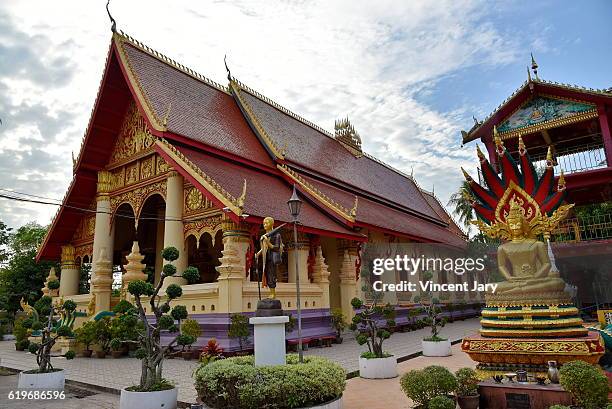 buddhist chanthaboury temple vientiane laos - großbildkamera stock-fotos und bilder