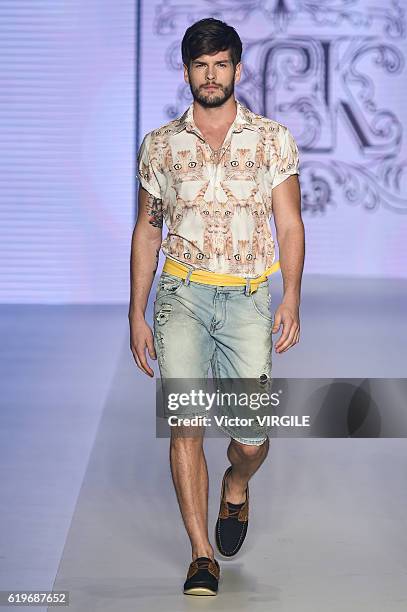 Model walks the runway during the Samuel Cirnansk show at Sao Paulo Fashion Week Fall/Winter 2017 on October 27, 2016 in Sao Paulo, Brazil.