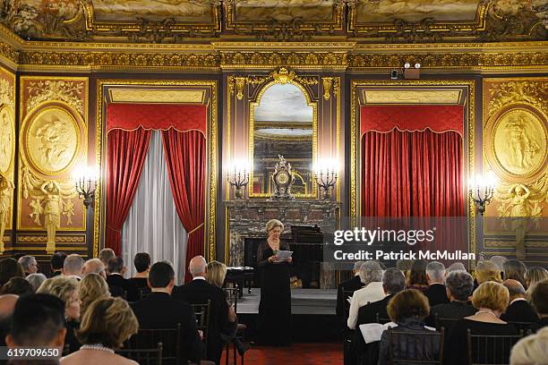 April Nicole Riddle 396 April Gow Photos & High Res Pictures - Getty Images