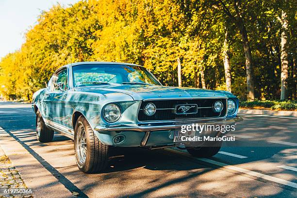 ford mustang  - ford mustang foto e immagini stock