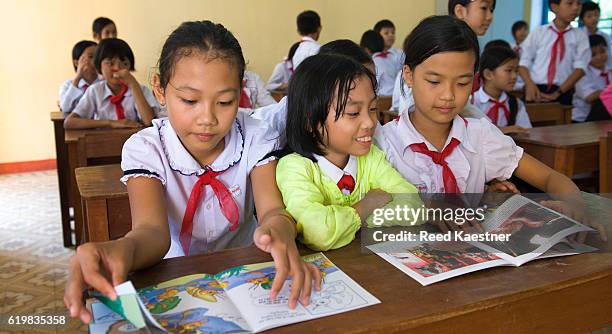 vietnamese students enjoy reading new books donated as part of cross cultural philanthropy - vietnam school stock pictures, royalty-free photos & images