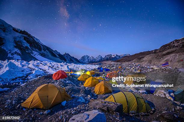 everest base camp, nepal - mt everest stock-fotos und bilder