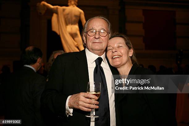 Earl McGrath and Mona Arnold attend Jasper Johns: Gray @ Metropolitan Museum 0f Art at 1000 5th Ave on February 5, 2008 in New York City.