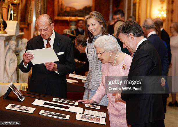 Queen Elizabeth II , Prince Philip, Duke of Edinburgh with Colombia's president Juan Manuel Santos and his wife, Maria Clemencia Rodriguez de Santos...