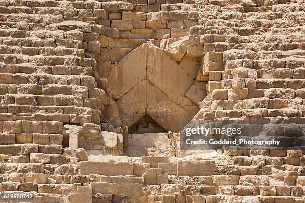 egypt: pyramid of khufu in giza - limestone pyramids stock pictures, royalty-free photos & images