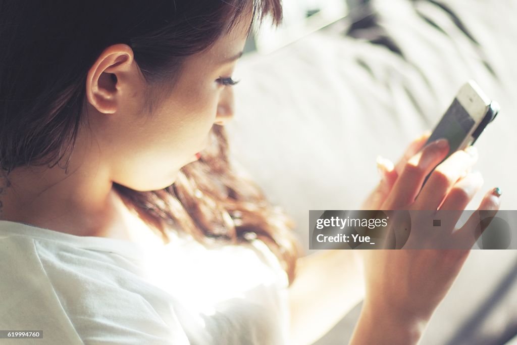 Frau mit dem Smartphone