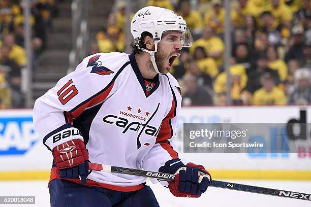 Washington Capitals center Mike Richards reacts to the play along the boards during the third period. The Pittsburgh Penguins went on win 4-3 in...