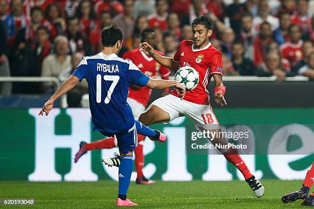 Benfica's forward Eduardo Salvio vies for the ball with Dynamo Kyiv's midfielder Serhiy Rybalka during Champions League 2016/17 match between SL...