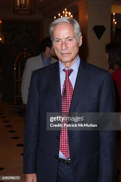 Bob Simon attends A Private Screening of the Documentary DON'T LOOK DOWN: A Year In the Life of SHAUN WHITE at MoMa on June 19, 2008 in New York City.