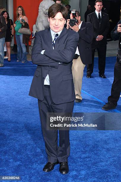 Mike Myers attends THE LOS ANGELES PREMIERE OF "THE LOVE GURU" at Grauman's Chinese Theatre on June 11, 2008 in Hollywood, CA.