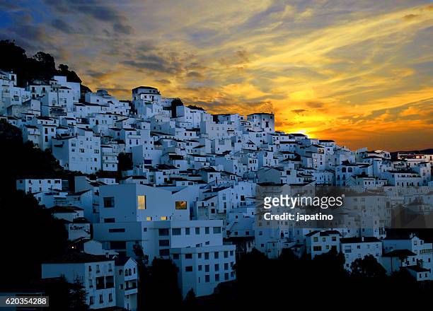 sunset in the village of casares - grazalema photos et images de collection