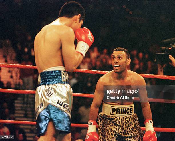 Prince Naseem Hamed of Great Britain taunts Marco Antonio Barrera of Mexico during their bout at the MGM Grand Garden Arena in Las Vegas, Nevada....