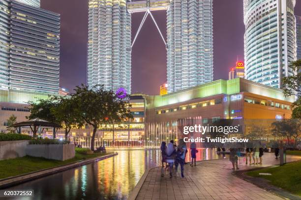 malaysia night - skybridge petronas twin towers stock pictures, royalty-free photos & images