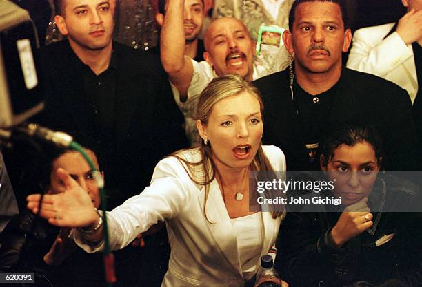 Eleasha Hamed talks with her her husband Prince Naseem Hamed of Great Britain after his bout against Marco Antonio Barrera of Mexico at the MGM Grand...