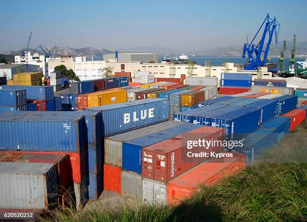 europe, greece, athens, view of steel shipping cargo container yard "n - piraeus fotografías e imágenes de stock