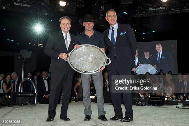 Vice President, Writer/Publisher Relations at BMI Jody Williams and President/CEO of BMI Mike O'Neill present the Presidents Award to Kenny Chesney...