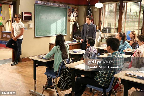 Girl Meets Hollyworld" - Maya schemes to sabotage another actress so that her mom will get a role in an upcoming movie. This episode of "Girl Meets...