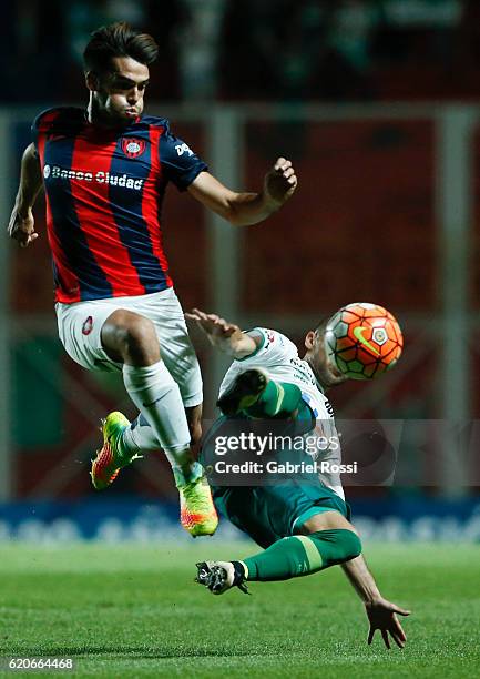 Emmanuel Mas of San Lorenzo fights for the ball with Ananias of Chapecoense during a first leg semi final match between San Lorenzo and Chapecoense...