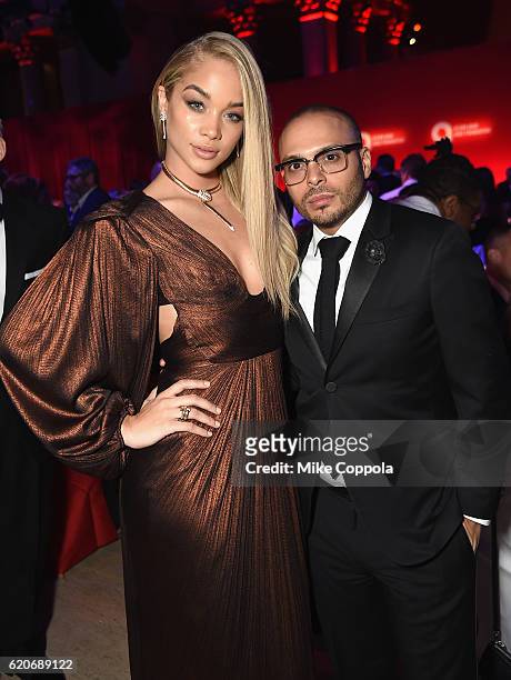 Model Jasmine Sanders wears Bulgari, poses with Richie Akiva at the Elton John AIDS Foundation's 15th Annual An Enduring Vison Benefit At Cipriani...