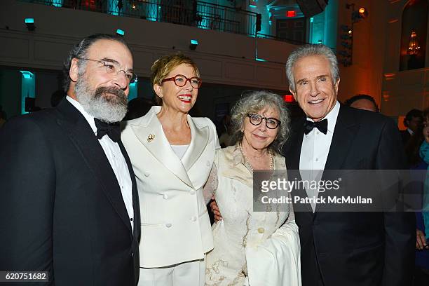 Mandy Patinkin, Annette Bening, Kathryn Grody and Warren Beatty attend the Museum Of The Moving Image 30th Annual Salute Honoring Warren Beatty at...