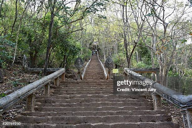 steps at wat banan temple cambodia - cambodian khmer rouge tourism stock pictures, royalty-free photos & images