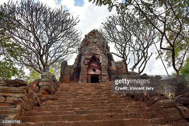 wat banan temps battambang cambodia - cambodian khmer rouge tourism stock pictures, royalty-free photos & images