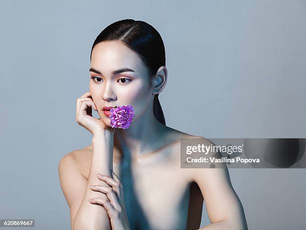 beautiful asian woman - carrying in mouth ストックフォトと画像