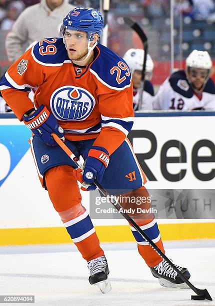 Edmonton Tim 1,885 2016 Tim Hortons Nhl Heritage Classic Stock Photos, High-Res ...