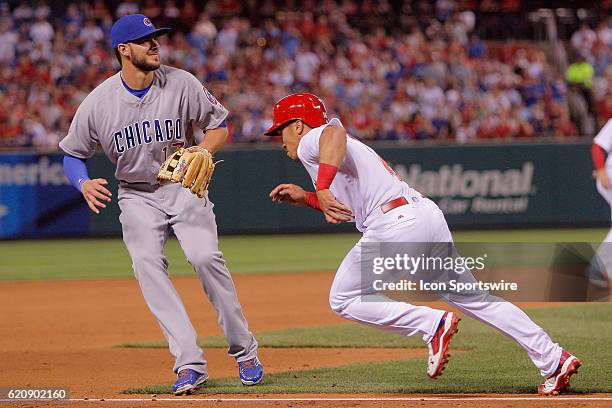 St. Louis Cardinals second baseman Kolten Wong races back to third base while Chicago Cubs third baseman Kris Bryant looks for the ball during the...