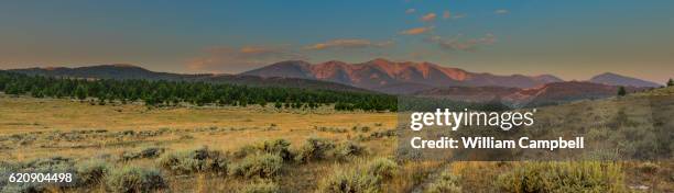 shell mountains panorama-montana - montana mountains imagens e fotografias de stock