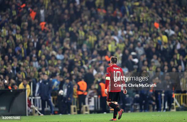 Wayne Rooney of Manchester United looks dejected during the UEFA Europa League Group A match between Fenerbahce SK and Manchester United FC at Sukru...