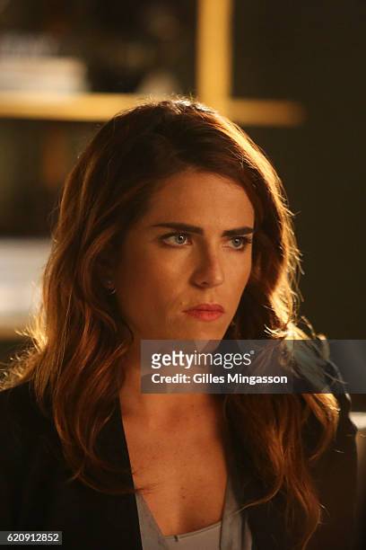 Is Someone Really Dead?" - A revelation in the Wallace Mahoney murder rattles Annalise and the Keating 5, as the team takes on the case of a veteran...