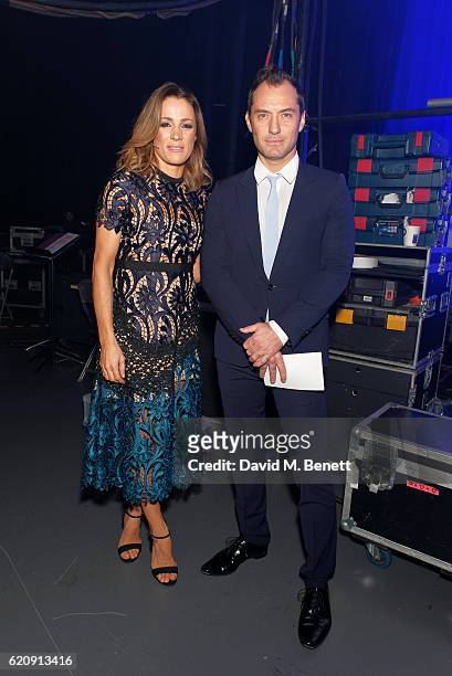 Natalie Pinkham and Jude Law pose backstage at the SeriousFun London Gala 2016 at The Roundhouse on November 3, 2016 in London, England.
