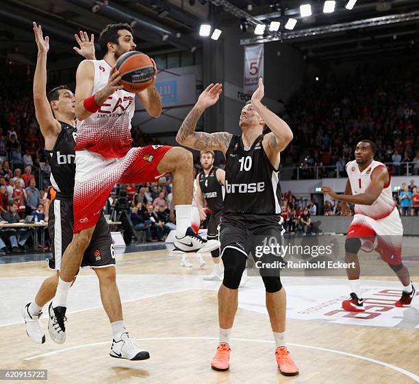 Krunoslav Simon, #43 of EA7 Emporio Armani Milan in action during the 2016/2017 Turkish Airlines EuroLeague Regular Season Round 5 game between Brose...