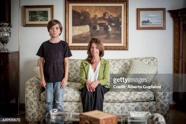 caucasian grandmother and grandson in living room - grandmas living room photos et images de collection