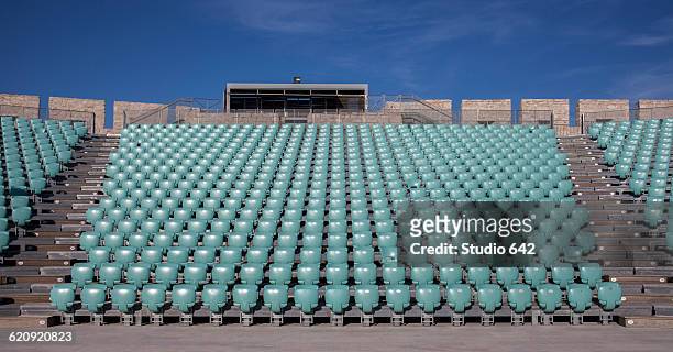 empty chairs in outdoor amphitheater - empty stadium stockfoto's en -beelden