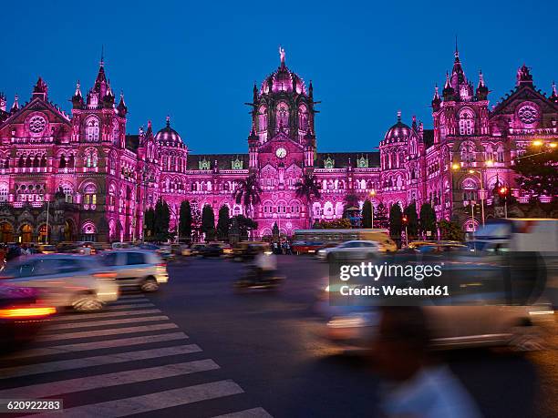 india, maharashtra, mumbai, chhatrapati shivaji terminus at night, traffic - mumbai india stock pictures, royalty-free photos & images