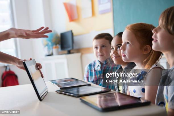 teacher demonstrating digital tablet for students - see no evil hear no evil speak no evil fotografías e imágenes de stock