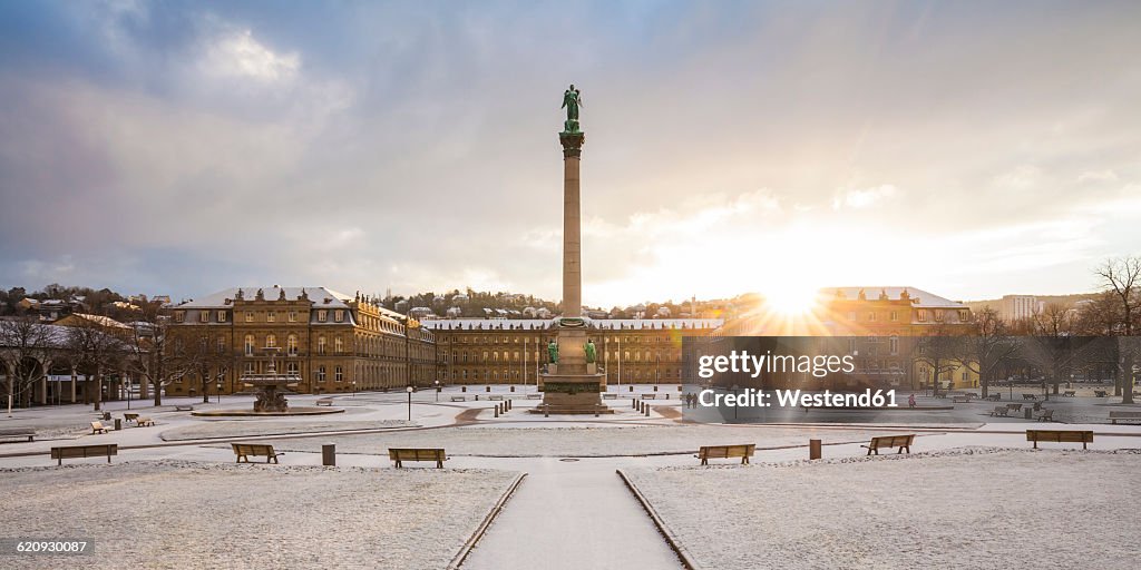 Germany, Stuttgart, Schlossplatz, Neues Schloss and jubilee column in winter