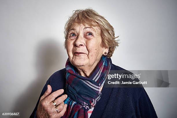 studio portrait of a elderly women - nur seniorinnen stock-fotos und bilder