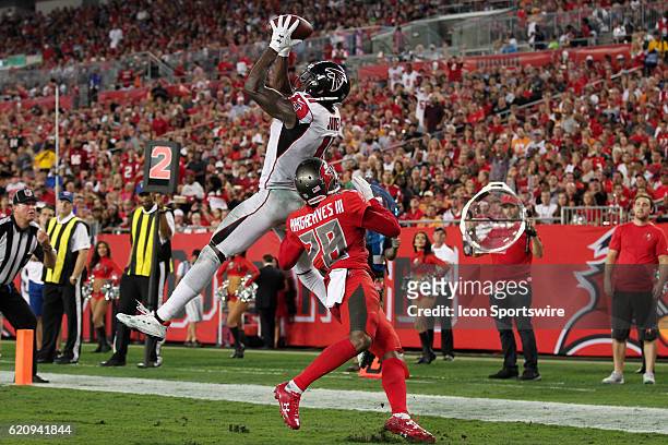 613 Julio Jones Buccaneers Stock Photos, High-Res Pictures, and Images -  Getty Images