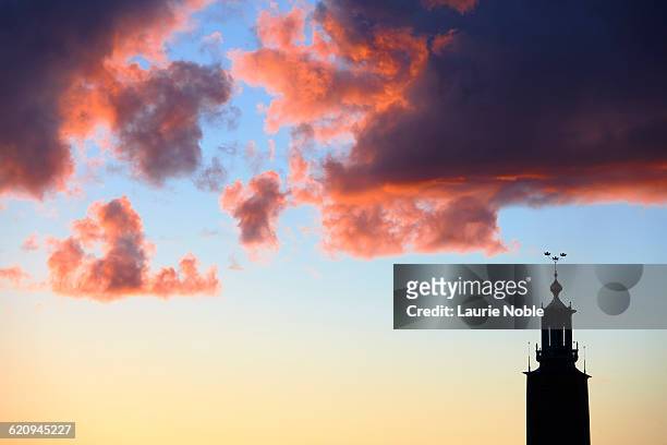 sunset behind stadshus tower, stockholm, sweden - politica e governo foto e immagini stock