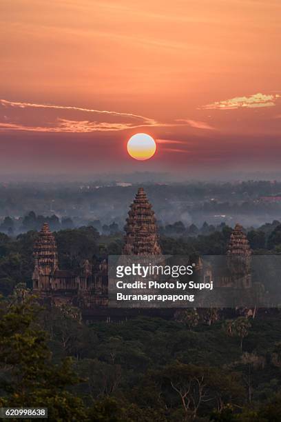 orange sunrise at angkor wat , siem reap , cambodia - angkor thom fotografías e imágenes de stock