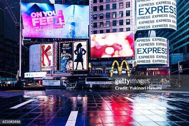 times square after the rain - times square stock pictures, royalty-free photos & images