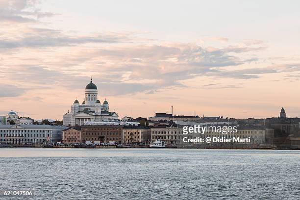 sunset over helsinki cathedral in finland capital city - helsinki foto e immagini stock