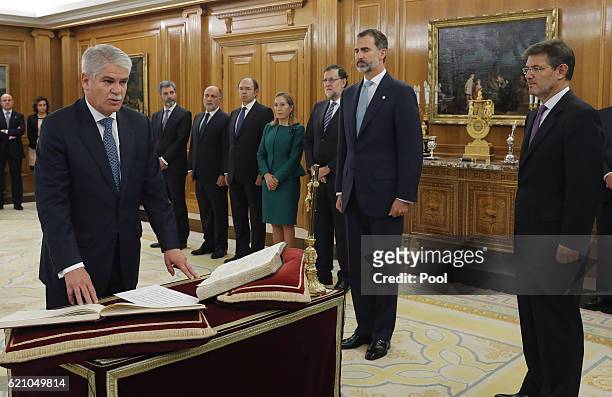 El nuevo ministro de Asuntos Exteriores y Cooperación, Alfonso Dastis seen as Mariano Rajoy and 13 ministers of his new government are sworn in today...
