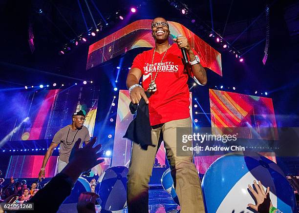 Kardinal Rapper 995 Kardinal Offishall Photos & High Res Pictures - Getty Images
