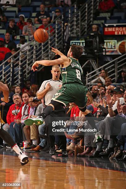 Matthew Dellavedova of the Milwaukee Bucks passes the ball as he falls out of bounds during the game against the New Orleans Pelicans on November 1,...