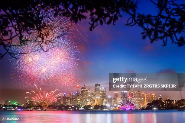 sydney fire work 2015 - sydney fireworks stock pictures, royalty-free photos & images